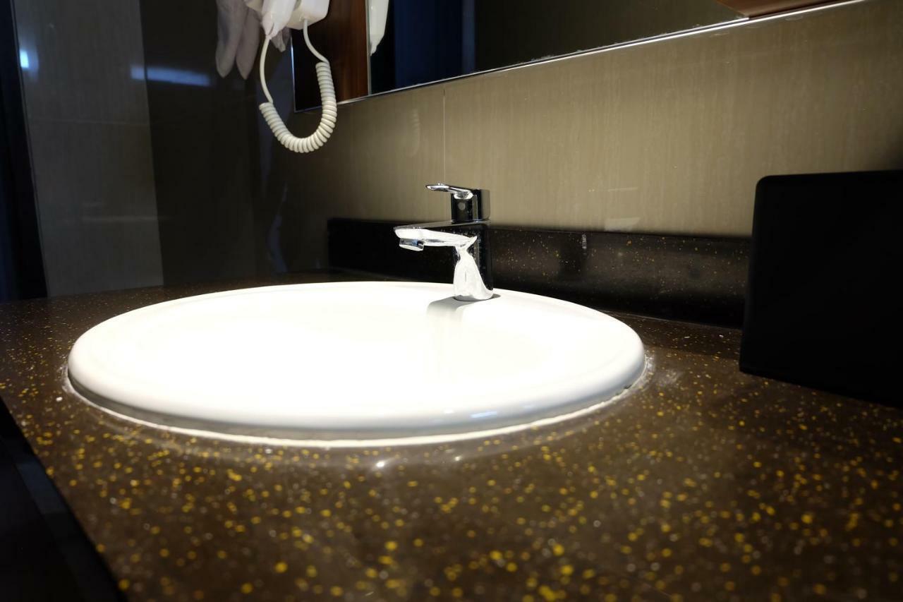 ホテル Wirton Seminyak デンパサール エクステリア 写真