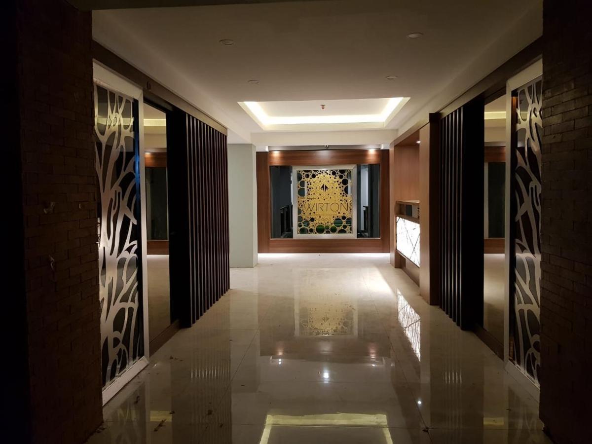 ホテル Wirton Seminyak デンパサール エクステリア 写真
